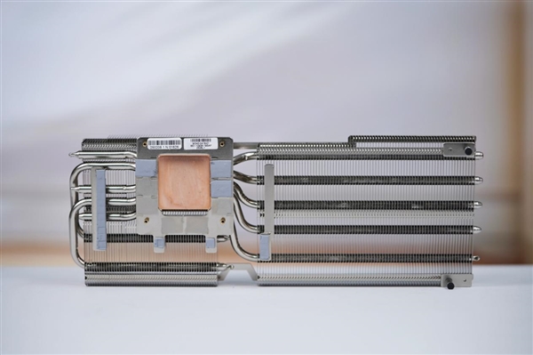 碾压RTX 5060 Ti！蓝宝石RX 9070 GRE GAMING OC 12GB DUAL显卡图赏