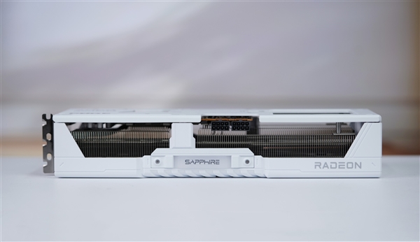 碾压RTX 5060 Ti！蓝宝石RX 9070 GRE GAMING OC 12GB DUAL显卡图赏