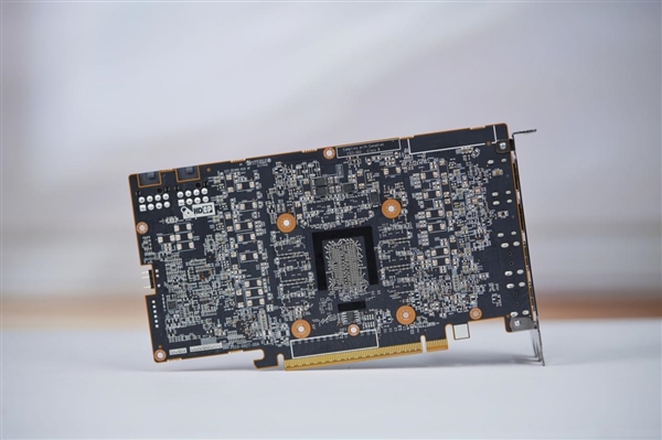 碾压RTX 5060 Ti！蓝宝石RX 9070 GRE GAMING OC 12GB DUAL显卡图赏