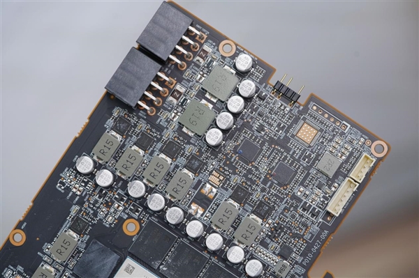 碾压RTX 5060 Ti！蓝宝石RX 9070 GRE GAMING OC 12GB DUAL显卡图赏