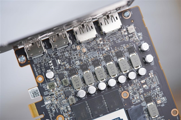 碾压RTX 5060 Ti！蓝宝石RX 9070 GRE GAMING OC 12GB DUAL显卡图赏