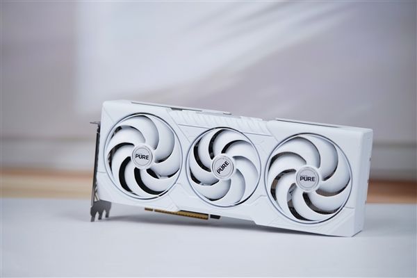 碾压RTX 5060 Ti！蓝宝石RX 9070 GRE GAMING OC 12GB DUAL显卡图赏