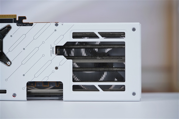 碾压RTX 5060 Ti！蓝宝石RX 9070 GRE GAMING OC 12GB DUAL显卡图赏