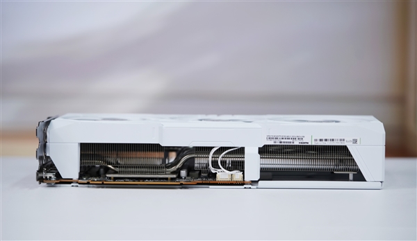 碾压RTX 5060 Ti！蓝宝石RX 9070 GRE GAMING OC 12GB DUAL显卡图赏