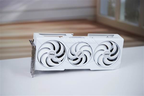 碾压RTX 5060 Ti！蓝宝石RX 9070 GRE GAMING OC 12GB DUAL显卡图赏