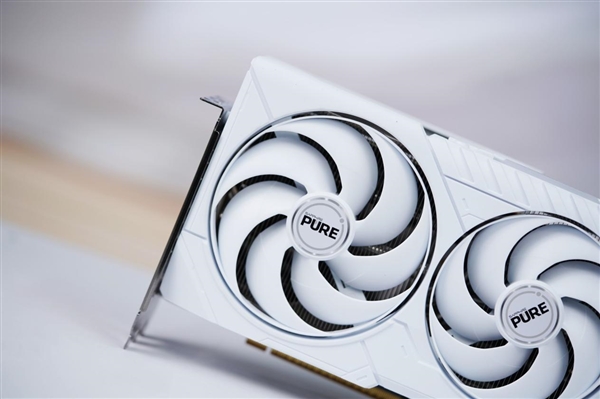 碾压RTX 5060 Ti！蓝宝石RX 9070 GRE GAMING OC 12GB DUAL显卡图赏