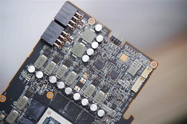 碾压RTX 5060 Ti！蓝宝石RX 9070 GRE GAMING OC 12GB DUAL显卡图赏