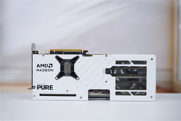 碾压RTX 5060 Ti！蓝宝石RX 9070 GRE GAMING OC 12GB DUAL显卡图赏