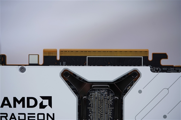 碾压RTX 5060 Ti！蓝宝石RX 9070 GRE GAMING OC 12GB DUAL显卡图赏