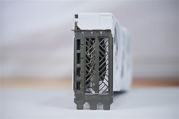 碾压RTX 5060 Ti！蓝宝石RX 9070 GRE GAMING OC 12GB DUAL显卡图赏