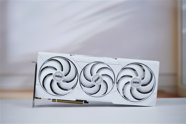 碾压RTX 5060 Ti！蓝宝石RX 9070 GRE GAMING OC 12GB DUAL显卡图赏