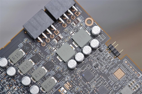 碾压RTX 5060 Ti！蓝宝石RX 9070 GRE GAMING OC 12GB DUAL显卡图赏