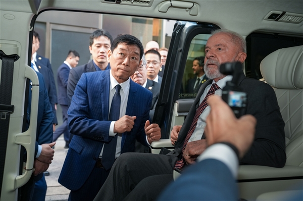 巴西总统亲自体验魏牌全新高山车型 长城魏建军陪同接待