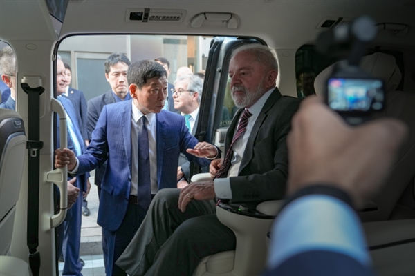 巴西总统亲自体验魏牌全新高山车型 长城魏建军陪同接待