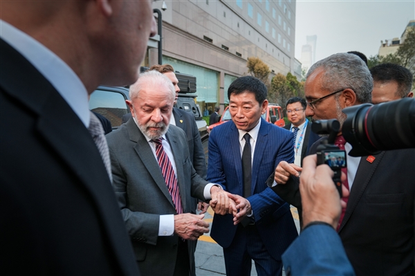 巴西总统亲自体验魏牌全新高山车型 长城魏建军陪同接待