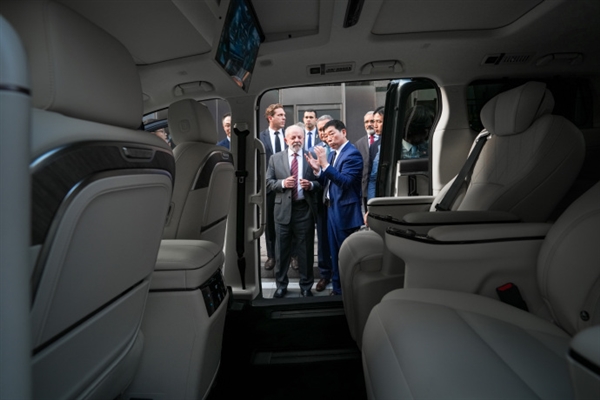 巴西总统亲自体验魏牌全新高山车型 长城魏建军陪同接待