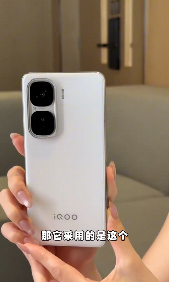 首次与宝马合作！iQOO Neo10 Pro+三色全家福真机开箱全网首曝