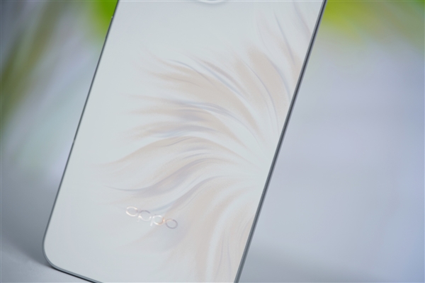 幻彩鱼尾吸睛！OPPO Reno14 Pro人鱼姬图赏