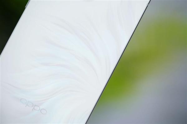 幻彩鱼尾吸睛！OPPO Reno14 Pro人鱼姬图赏