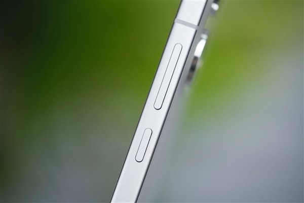 幻彩鱼尾吸睛！OPPO Reno14 Pro人鱼姬图赏