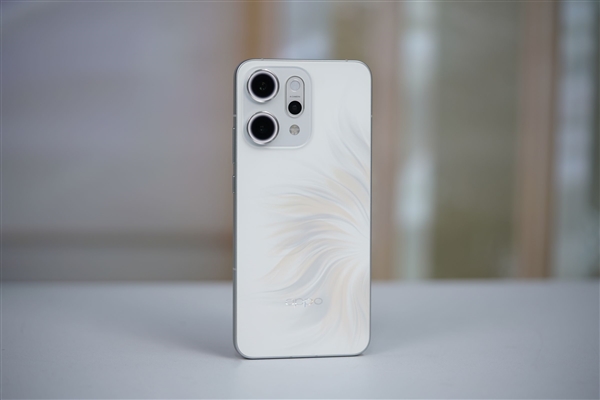 幻彩鱼尾吸睛！OPPO Reno14 Pro人鱼姬图赏