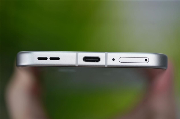 幻彩鱼尾吸睛！OPPO Reno14 Pro人鱼姬图赏