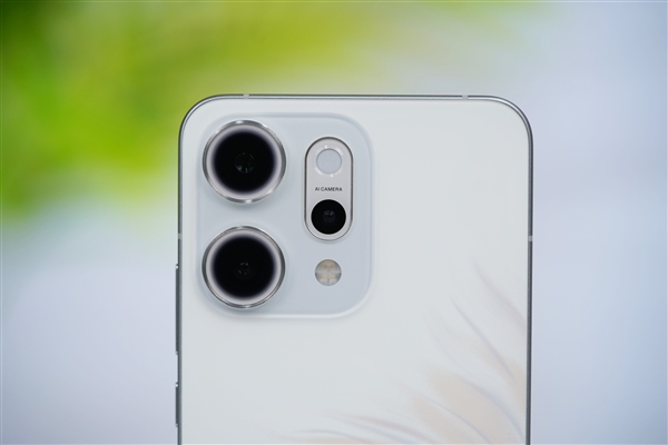 幻彩鱼尾吸睛！OPPO Reno14 Pro人鱼姬图赏