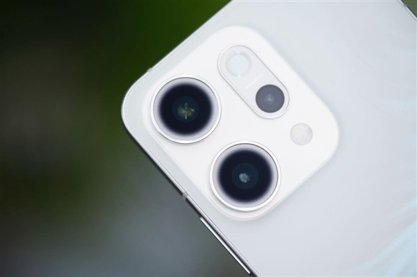 幻彩鱼尾吸睛！OPPO Reno14 Pro人鱼姬图赏