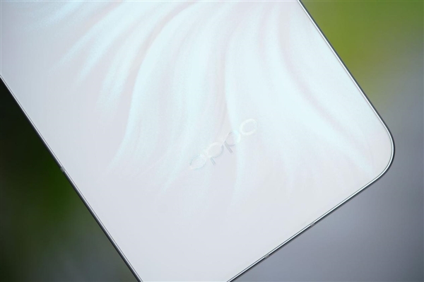 幻彩鱼尾吸睛！OPPO Reno14 Pro人鱼姬图赏