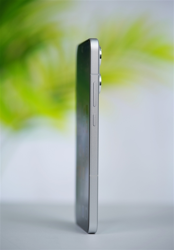 幻彩鱼尾吸睛！OPPO Reno14 Pro人鱼姬图赏