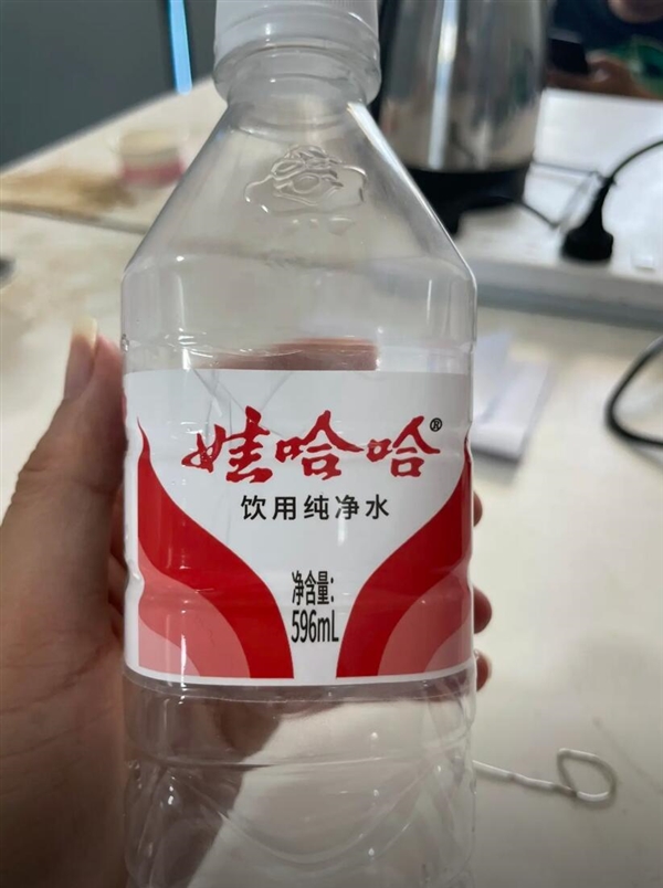 网友发现娃哈哈纯净水由今麦郎代工 客服回应：放心饮用