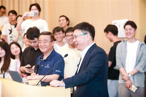 余承东在南方科技大学开课：已有2万余个鸿蒙原生应用和元服务上架