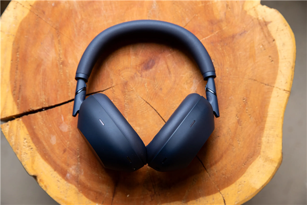 索尼最强降噪耳机WH-1000XM6正式发布！售价超3200元、回归可折叠