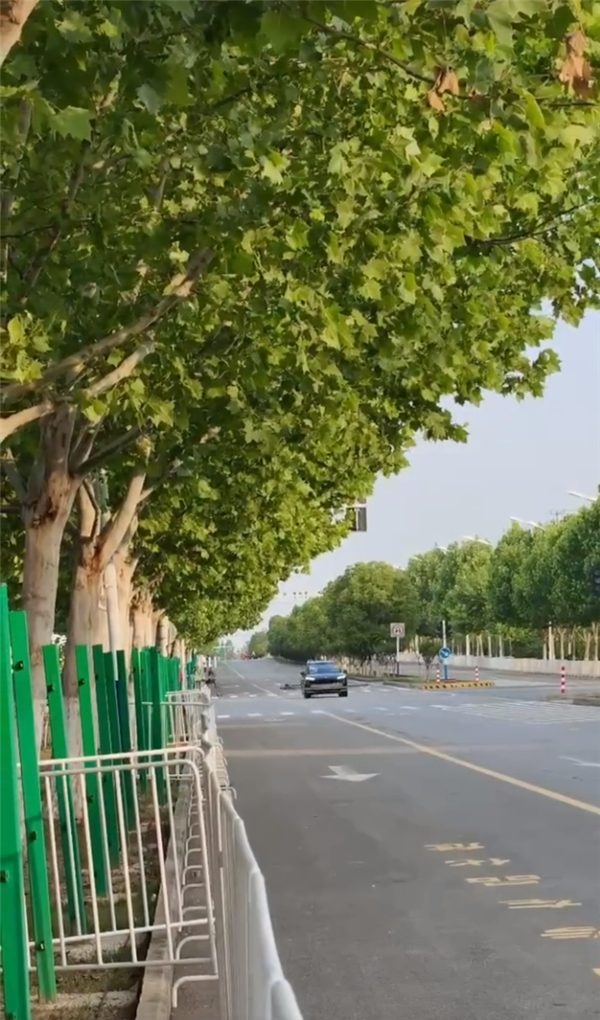 李斌又亲自上了！驾驶蔚来ES6进行轮爆胎测试 时速120km/h