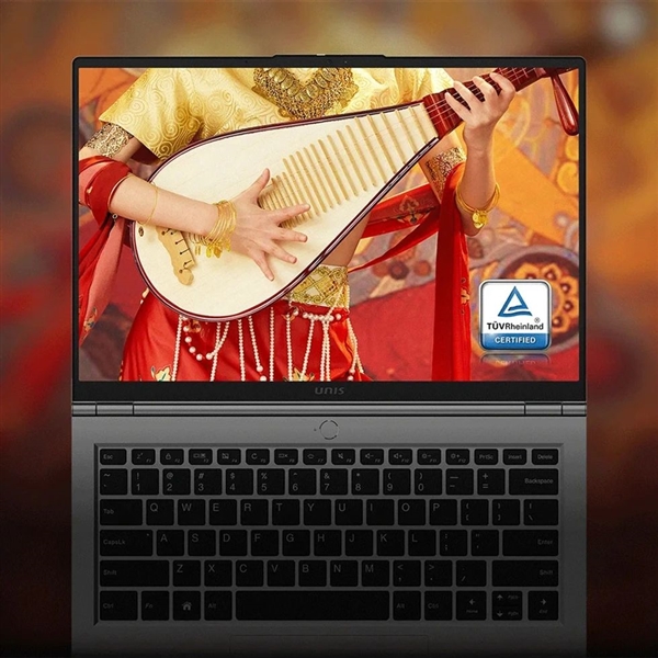 紫光发布兆芯KX-7000精美国产笔记本：32GB+1TB很慷慨