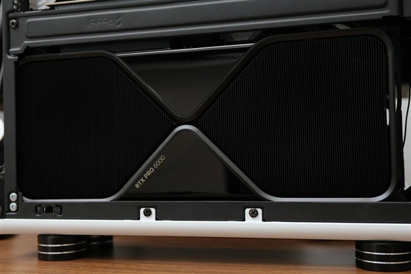 96GB显存要9万元！RTX PRO 6000专业卡首测：只比5090快了区区9％