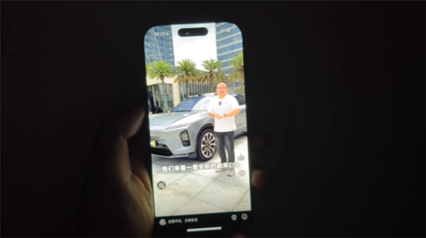 iPhone用户被表情包闪瞎 这事得赖微信