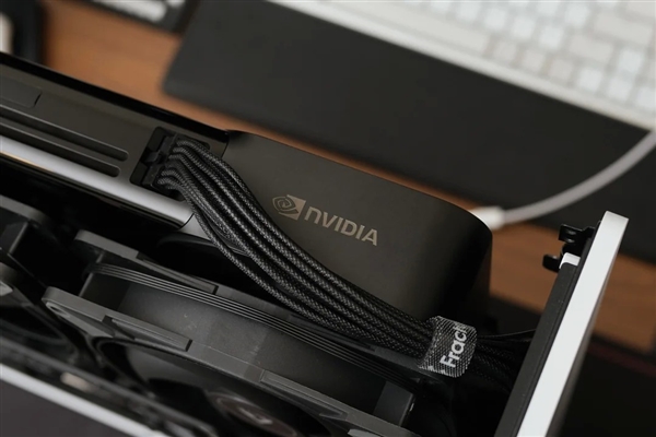 96GB显存要9万元！RTX PRO 6000专业卡首测：只比5090快了区区9％