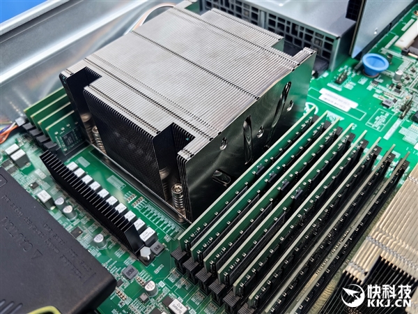 龙芯生态大规模落地郑州航空港!信创、AI双拳出击