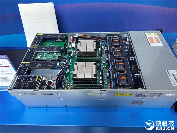 龙芯生态大规模落地郑州航空港!信创、AI双拳出击