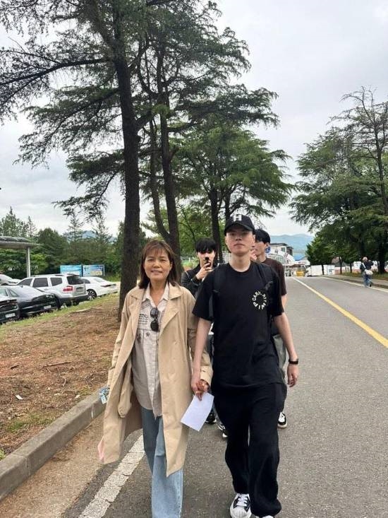 《英雄联盟》世界冠军剃头服兵役：入伍前最后一局排位惜败