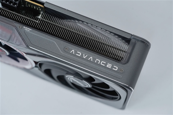 再续引力之环！七彩虹iGame RTX 5060 Adavanced OC显卡图赏