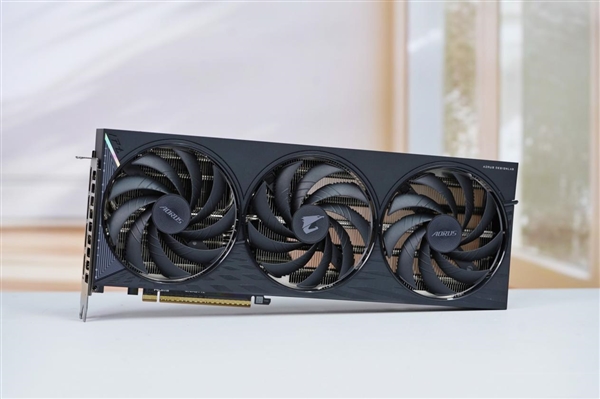 技嘉新甜点卡！小雕AORUS RTX 5060 ELITE 8GB显卡图赏