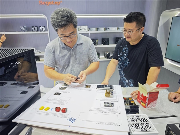 少见的3200W电源、ARGB发光风扇：鑫谷一大波新品明天台北电脑展亮相！