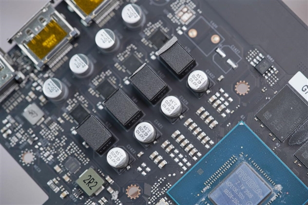 支持磁吸Logo灯！影驰RTX 5060魔刃显卡图赏