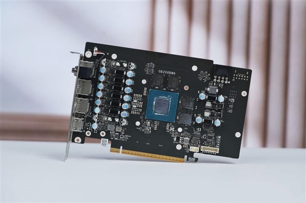 再续引力之环！七彩虹iGame RTX 5060 Adavanced OC显卡图赏