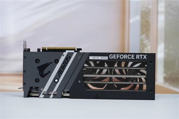 技嘉新甜点卡！小雕AORUS RTX 5060 ELITE 8GB显卡图赏