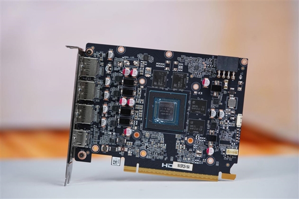 温润如玉！索泰RTX 5060月白显卡图赏