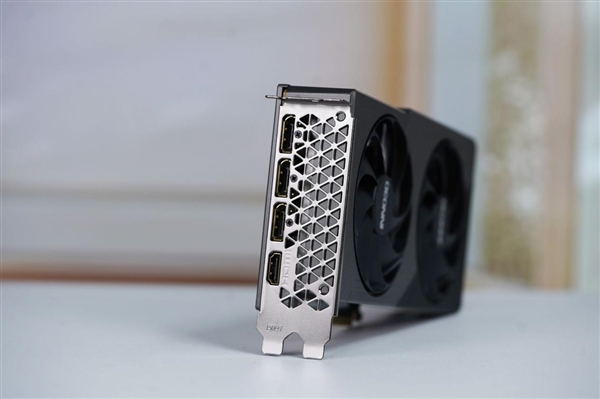 小巧双槽设计 映众RTX 5060曜夜显卡图赏