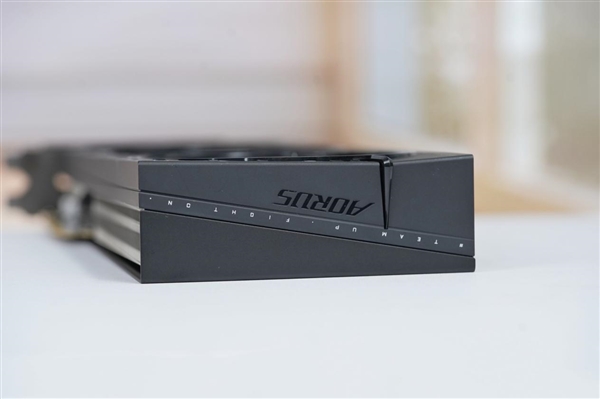 技嘉新甜点卡！小雕AORUS RTX 5060 ELITE 8GB显卡图赏